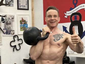 Frank mit 40kg Kettlebell